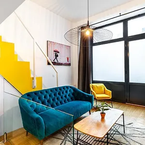 https://guestready-original-duplex-in-the-11th-district.fr-paris.fr